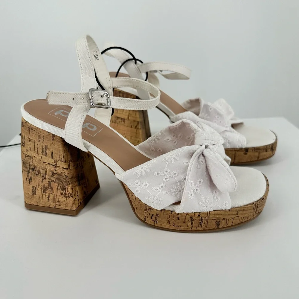 Pop Womens Giving Heeled Sandals White Eyelet size 7.5 Platform Ankle Strap - Picture 1 of 9